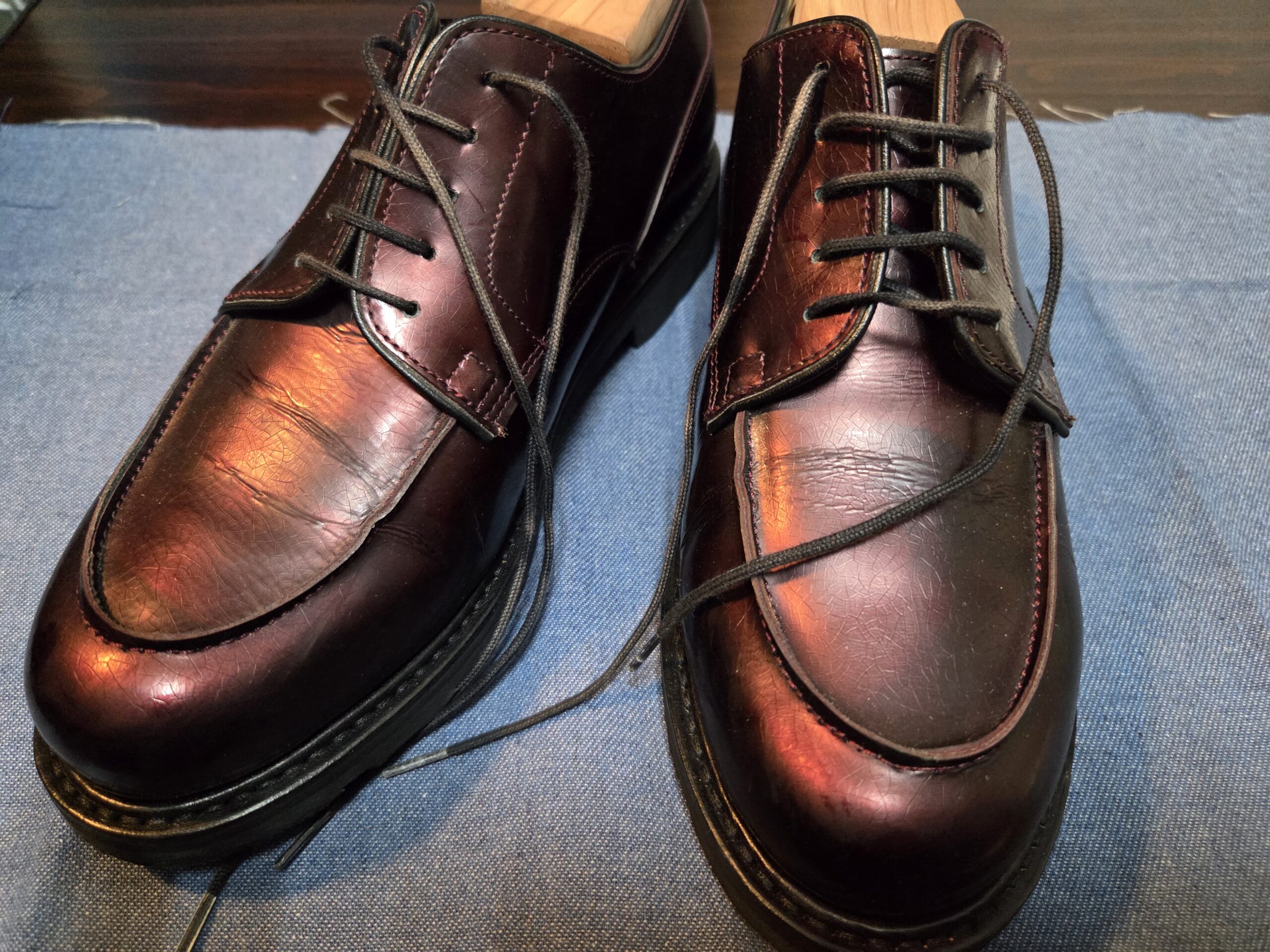 ガラスレザーの革靴