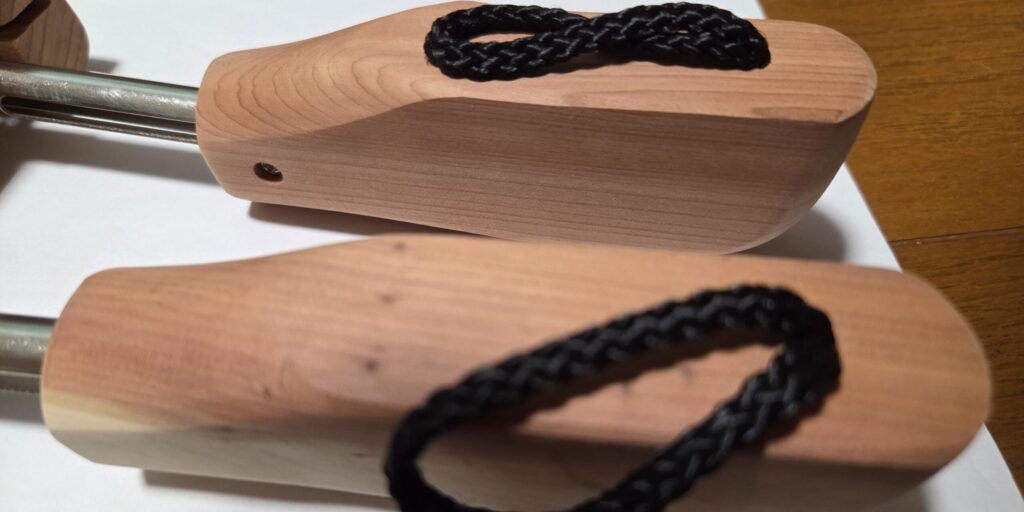 かかとが細く設計されたマーケンのシューツリーのヒール部分