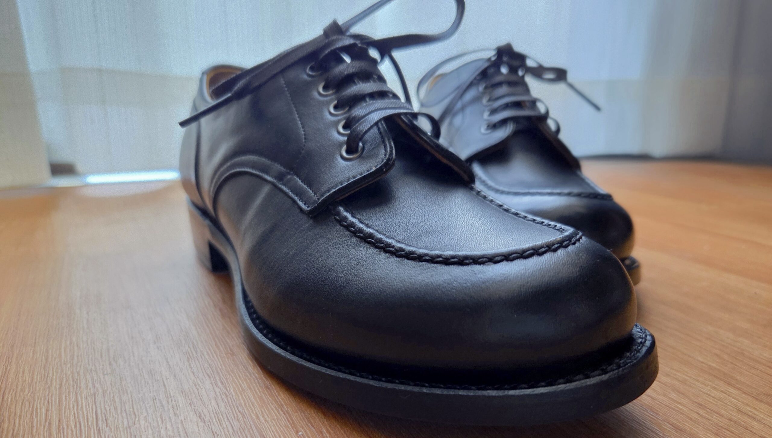 平紐の革靴